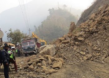 नारायणगढ–मुग्लिन सडक अवरुद्ध