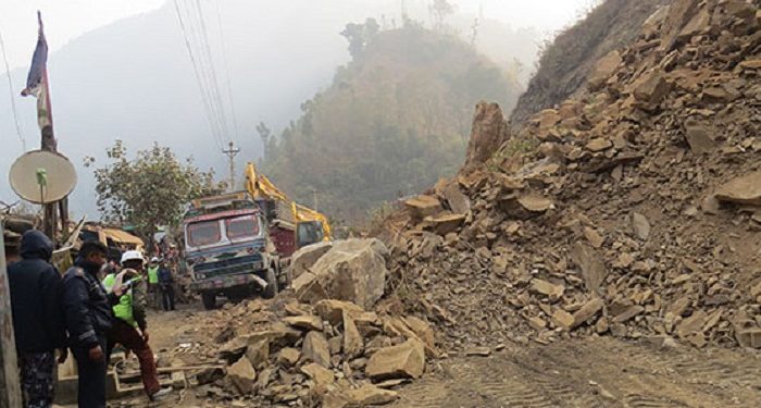 नारायणगढ–मुग्लिन सडक अवरुद्ध