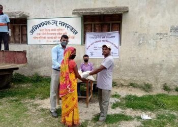 कोभिड -१९ का कारणले लकडाउनबाट प्रभावित सिरहाका हरवा चरवा पिरवारलाई राहत