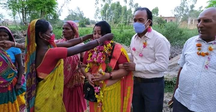 राहत अभियानता चौधरी लकडाउन प्रभावित बिपन परिवारको अभिभावकको जिम्मेवारी निर्वाह गर्दै