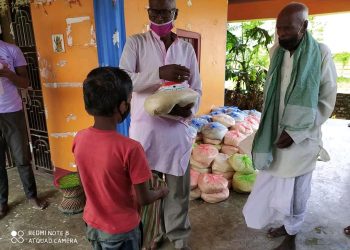 सिरहाको भगवानपुर गाउँपालिक १ सिनुरीयामा बिपन्न परिवारलाई राहत