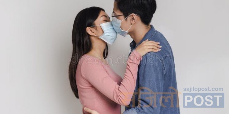 स्वास्थ्यकर्मीको भन्छन यौन सम्पर्क गर्दा मास्क लगाउनू !