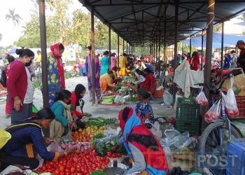 सिरहाका विभिन्न स्थानमा लाग्दै आएको हाटबजारमा स्थानीय प्रशासनले लगायो रोक