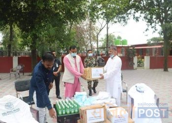 हेल्पीङ्ग हैण्ड्सद्वारा स्वास्थ्य सामग्री हस्तान्तरण