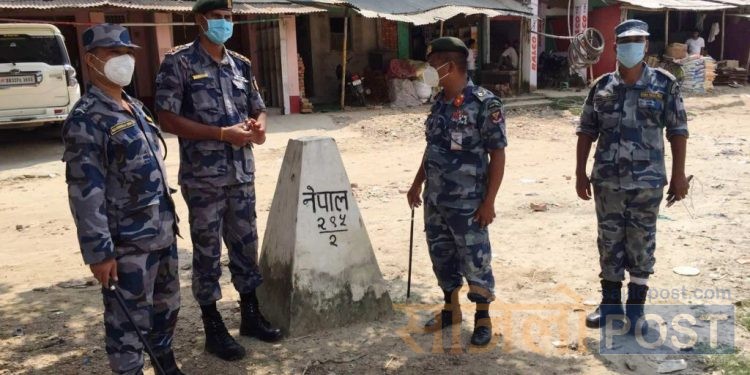 डीआइजी ब्रम्हाचार्य द्वारा  महोत्तरी र धनुषाको सीमा नाकाको निरीक्षण, कडाइ गर्न निर्देशन