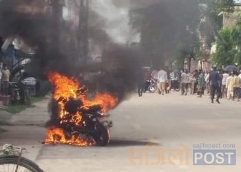 राजविराजमा गुड्दै गरेको एक मोटरसाइकलमा अचानक आगलागी