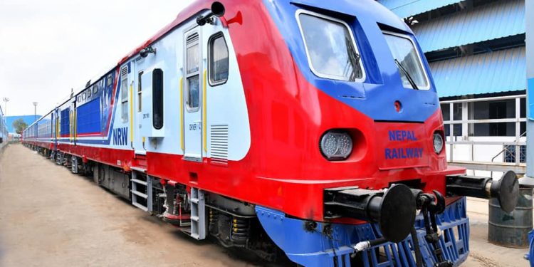 आज जनकपुर आउन लागेक्ल रेलको बाहिरी र भित्रि रुप यस्तो छ(हेर्नुहोस तस्वीरमा)