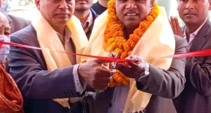 सप्तरीको सप्तकोशी नगरपालिकामा मन्त्री सुरेश मण्डल द्वारा आदिवासी जनजाती महासंघ भवन उद्घाटन