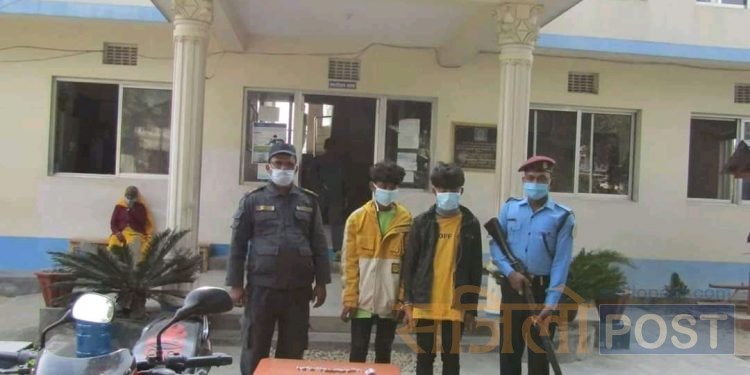 सप्तरीको बोदे बर्साइनबाट फेरी लागुऔषध सहित दुई युवक पक्राउ