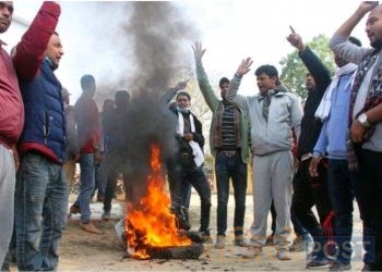 राजावादीको र्‍याली बिथोल्दै दलका कार्यकर्ताले ब्यानर जलाइदिए