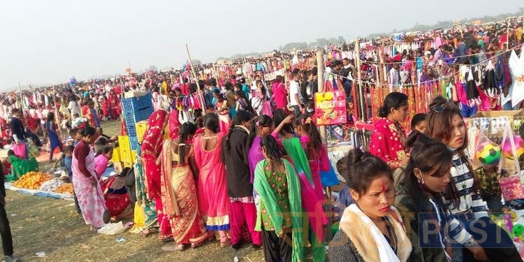 अत्यधिक चिसोमा पनि चिसोको प्रवाह नगरी पुषी पुर्णिमा मा कोशी स्नान गर्नेहरुको घुइँचो