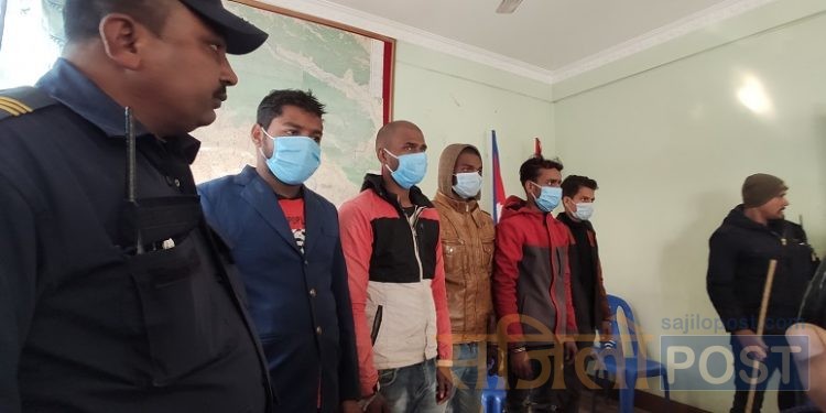 विभिन्न ठाउँबाट ६ वटा मोटरसाइकल चोरीमा संलग्न रहेको आरोपमा ५ जना धनुषा प्रहरीद्वारा पक्राउ