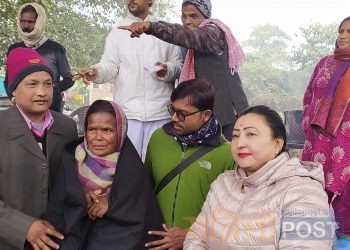 सिरहाको लहानमा चिसो छलन बिपन्न बस्तीमा नेता चौधरी र कर्माचार्यद्वारा कम्बल वितरण