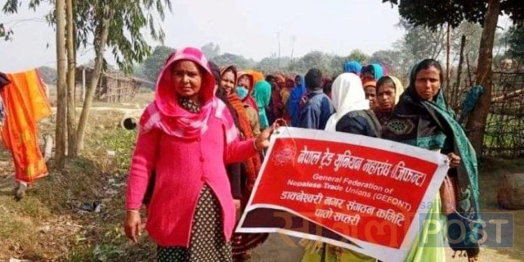 अनियमितता बन्द गर्नुपर्ने मागसहित नेपाल ट्रेड युनियन महासंघ जिफन्टद्वारा सप्तरीको डाक्नेश्वरी  नगरपालिकाको मयरलाई  ज्ञापनपत्र