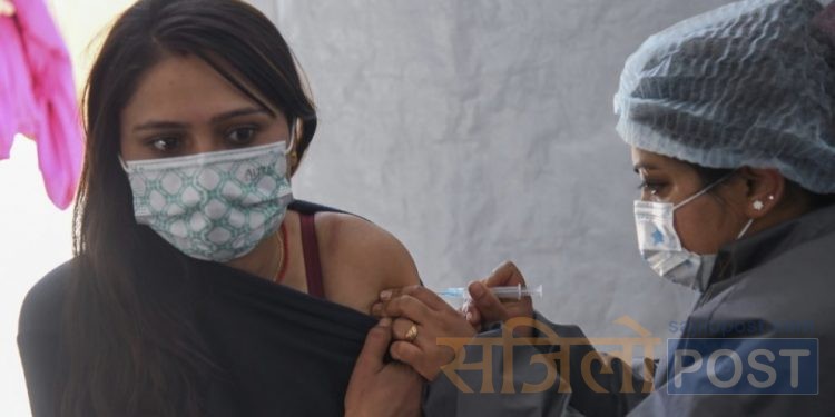 आजदेखि प्रदेश २ सहित देशभरका पत्रकार र कूटनीतिक कर्मचारीलाई कोरोना विरुद्धको खोप लगाइँदै