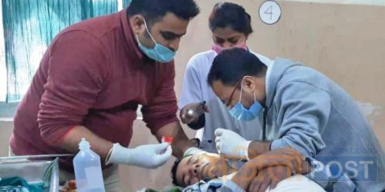 भारतीय बालुवा तस्कर र सशस्त्र प्रहरीबीच झडप, दुईजना सशस्त्र प्रहरी घाइते