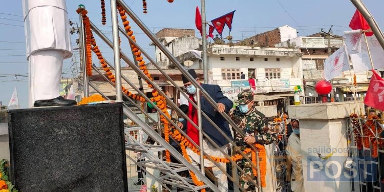 सिरहामा प्रधानमन्त्रीलाई कालोझण्डा देखाईयो