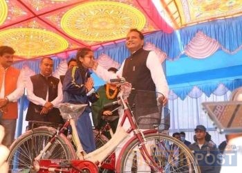 नारी दिवसको अवसरमा प्रदेश २ सरकारद्वारा धनुषाका १५ सय २० छात्रालाई साइकल वितरण (फोटो फिचर)