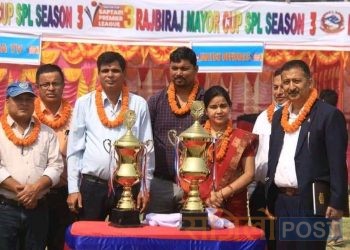 सप्तरीको राजविराजमा आयोजित मेयर कप सप्तरी प्रिमियर लिगको उद्घाटन खेलमा रुपनी राईडर्सकाे विजयी सुरुवात
