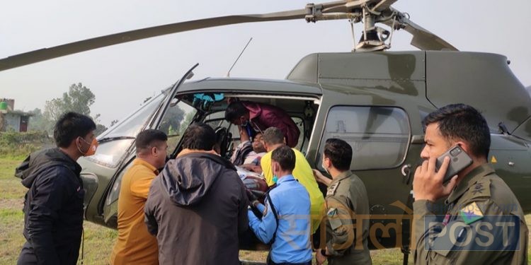 सिरहाको लहानमा भएको बम बिस्फोटमा गम्भीर घाइते भएका भण्डारीलाई हेलिकप्टरमार्फत काठमाडौं पठाइयो