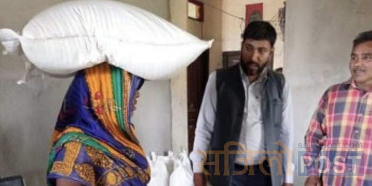 सिरहाको काल्याणपुर ६ भोक्राहामा पीडित लाई राहत
