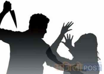 पर्सामा एक महिलामाथि छुरा प्रहार