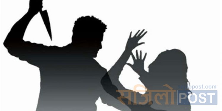पर्सामा एक महिलामाथि छुरा प्रहार