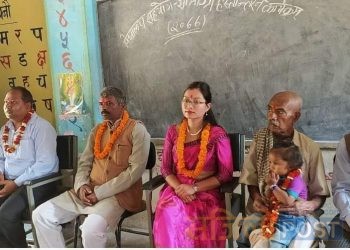 समाजसेवी बिनोद र प्रतीक्षा द्धारा लाखौं मुल्य बराबरको सामग्री स्कुल बालबालिका हस्तान्तरण