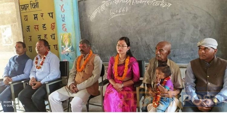 समाजसेवी बिनोद र प्रतीक्षा द्धारा लाखौं मुल्य बराबरको सामग्री स्कुल बालबालिका हस्तान्तरण