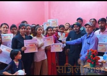 सिरहाको लहान नगर पालिका –८ मा  तीन महिने नि:शुल्क कम्प्यूटरको तालिम पाएपछि बिधार्थीहरु हर्सित