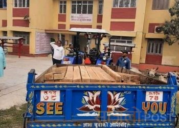 सिरहाको धनगढीबाट अबैध काठ सहित ट्राकटर बरामद