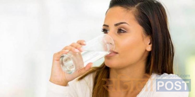 खाली पेटमा मन तातो पानी पिउँदाका फाइदै फाइदा