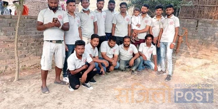 सप्तरीको सुरुङ्गा नगरपालिकाको नगर उप –प्रमुखद्धारा पोशाक प्रदान