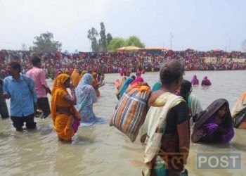 सिरहाको पतारी पोखरीमा डुबुल्की लगाई नि:सन्तान लाई सन्तान प्राप्तिको लागि मेला