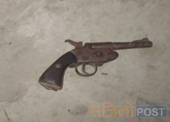 सिरहामा एक युवकको साथबाट कटुवा पेस्तोल बरामद