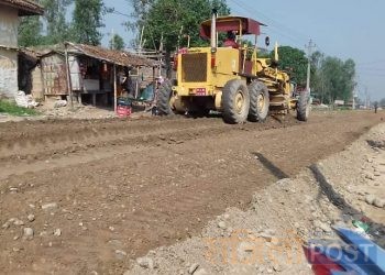 हुलाकी सडक अन्तर्गत सर्लाहीको मलंगवा-संग्रामपुर सडक खण्डमा निर्माणकार्य सुरु, लकडाउनको मौका छोपी युद्धस्तरमा सडक सम्याउने काम चल्दै