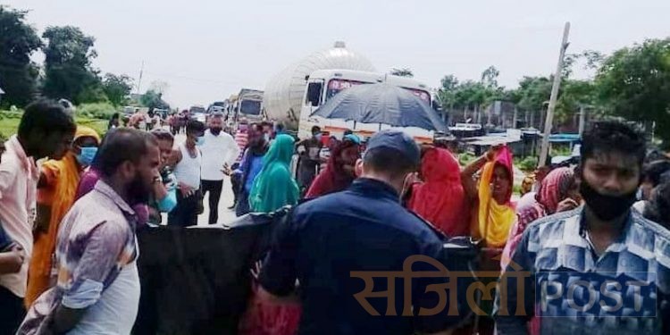 सप्तरीमा एउटै ट्यांकरले २ मोटरसाइकललाई ठक्कर दिँदा २ बालिकाको ज्यान गयो,तीन जना घाइते