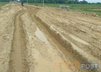 महोत्तरीमा तीन वर्षमा ५६ लाख खर्च, सडकमा हिलैहिलो