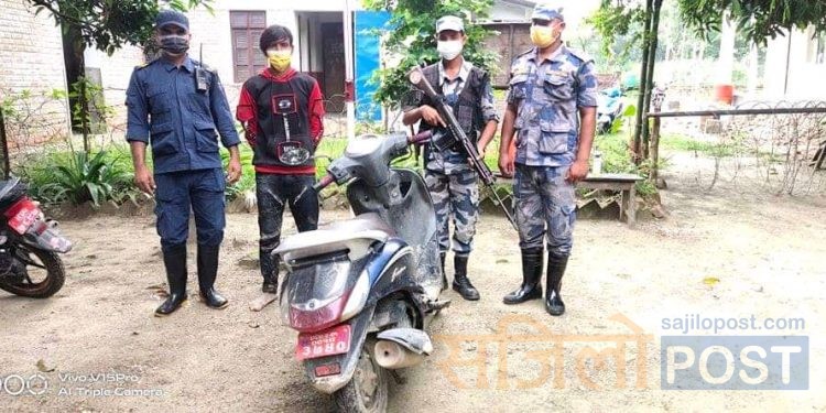 सप्तरीको पथरगडा बाट स्कुटर चोरी गरि भारत तर्फ लैजादै गर्दा चोर पक्राउ