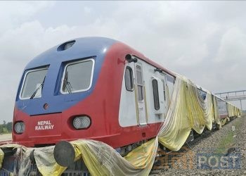 रेल छोपेको त्रिपाल फाटिसक्यो, कहिले चल्ने टुंगो छैन