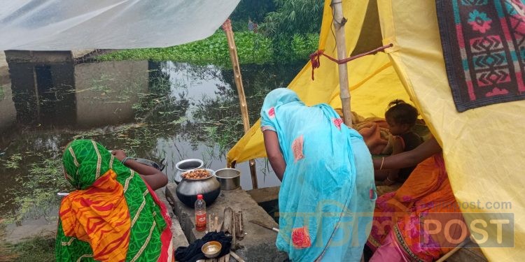 घर नदी बन्यो,सडकमा वास