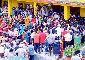 खोप कार्यक्रममा ठेलमठेल : कोरोना टार्ने कि सार्ने ?