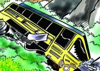 सिरहामा बस दुर्घटनामा एकको ज्यान गयो, १५ घाइते