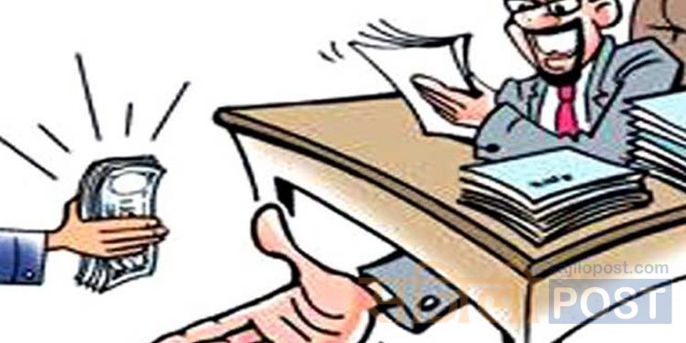 धनुषामा १० लाखसम्म घुस लिएका कर्मचारी भन्छन्- सचिवसम्म बाँड्नुपर्छ