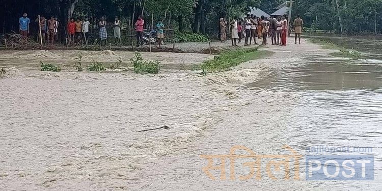 जिता नदीकाे बाढी सप्तरीको कदमाहा टोलमा पस्दा २ सय घर डुबानमा