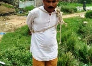 विकास नगरको भन्दै स्थानीयले वडाध्यक्षलाई पोलमा बाँधेर घाममा तताए