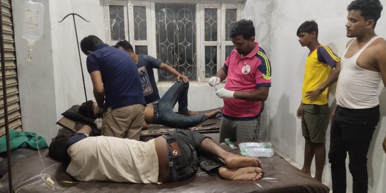 सप्तरी : तिव्र गतिमा रहेको मोटरसाइकल अनियन्त्रित भई दुर्घटना हुदाँ तीन जना घाइते
