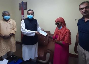 जनकपुरकी एसिड पीडित आरतीलाई प्रदेश सरकारको ५ लाख आर्थिक सहयोग