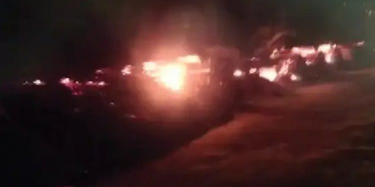 भारतको असममा सात ट्रकमाथि आगजनी, पाँच ड्राइभर जिउँदै जले