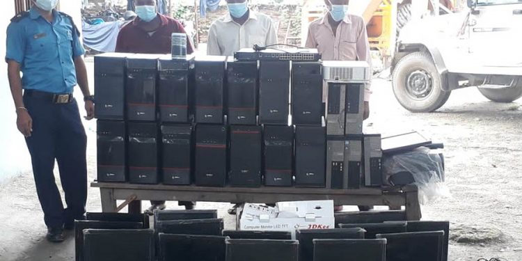 धनुषाको एक विद्यालयको कम्प्युटर चो री गरेको आरोपमा ३ जना प क्रा उ